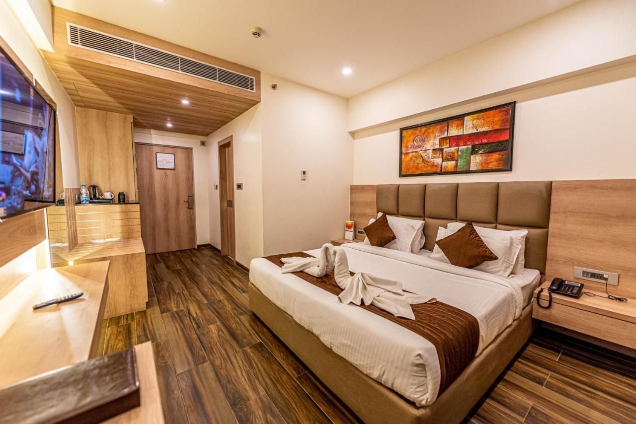 The Elite Lucknow Convention Hotel 외부 사진