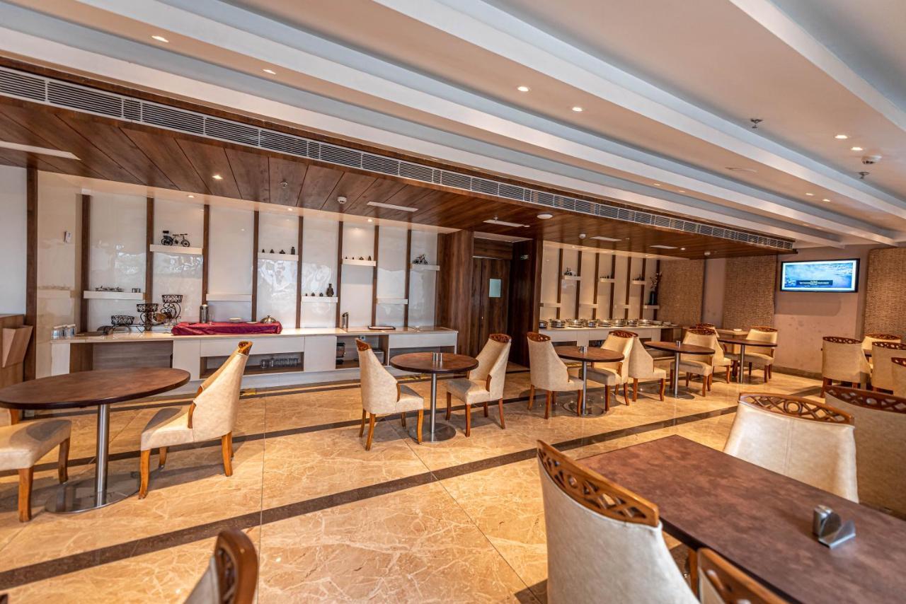 The Elite Lucknow Convention Hotel 외부 사진