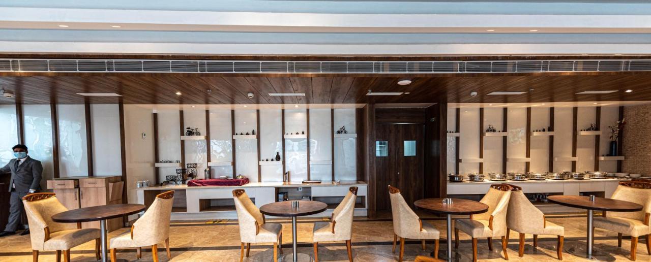 The Elite Lucknow Convention Hotel 외부 사진