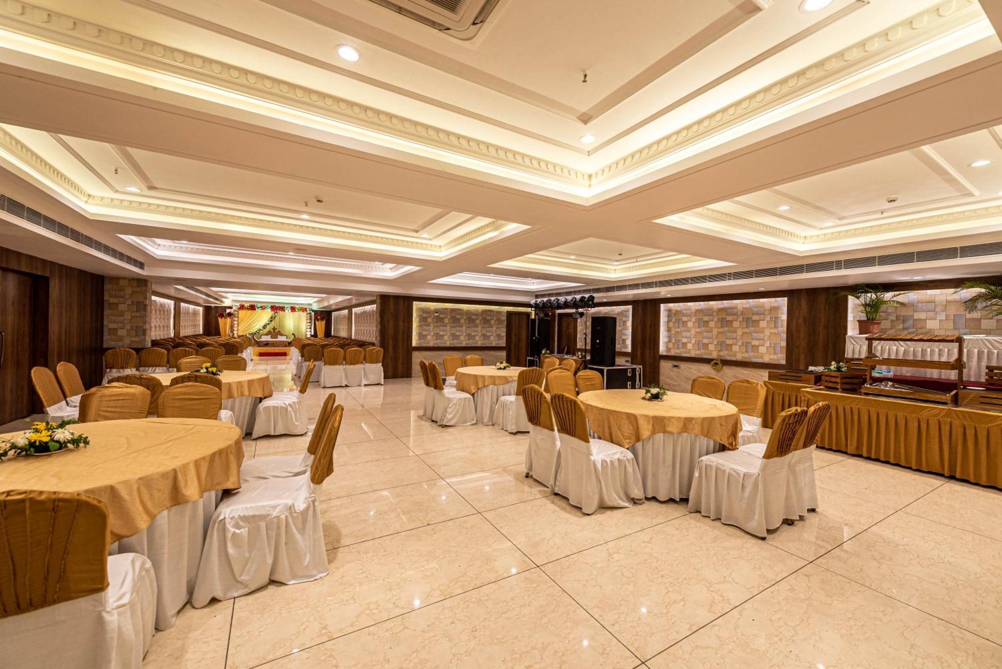 The Elite Lucknow Convention Hotel 외부 사진