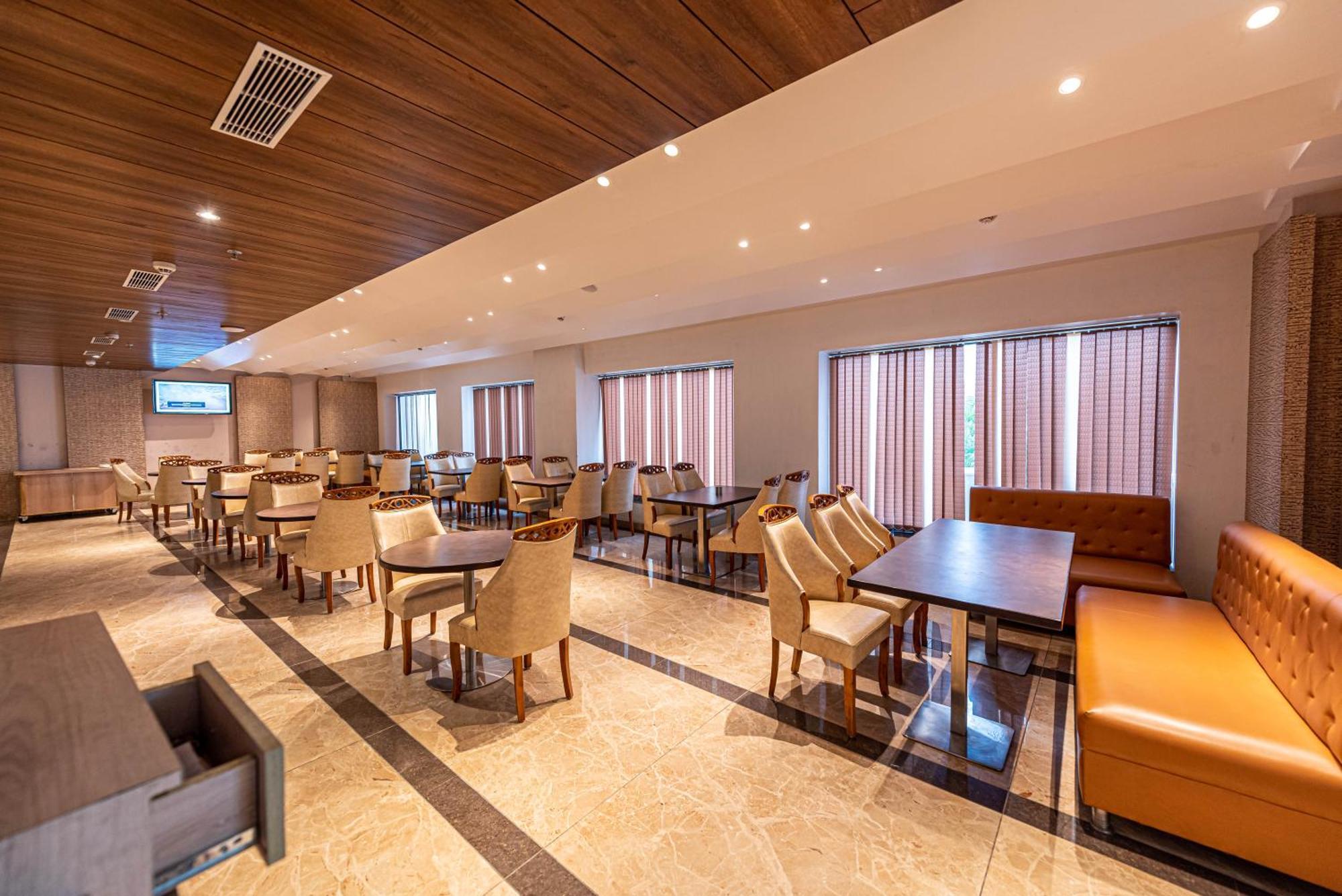 The Elite Lucknow Convention Hotel 외부 사진
